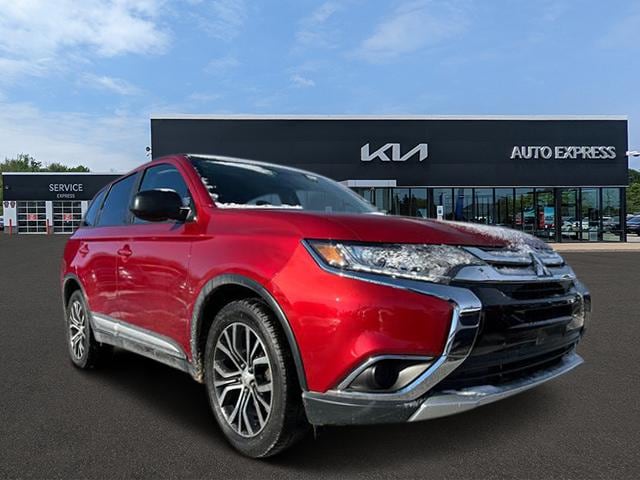 2018 Mitsubishi Outlander ES's photo