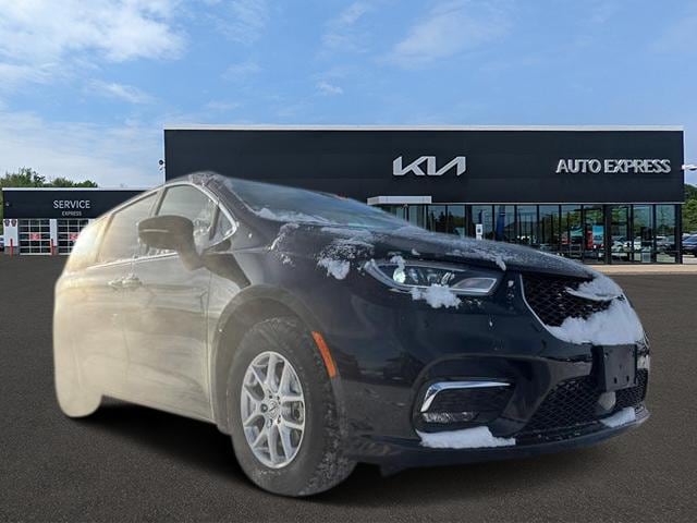 2023 Chrysler Pacifica Touring L's photo