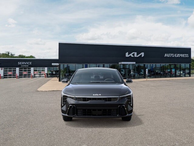 2025 Kia K4 GT-Line photo 2