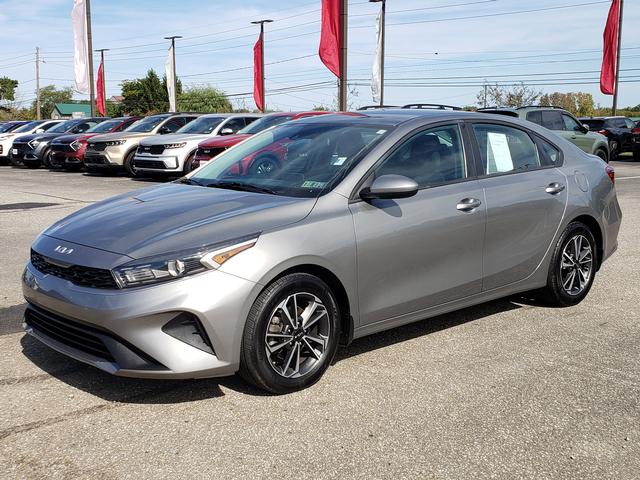 2023 Kia Forte LXS photo 3