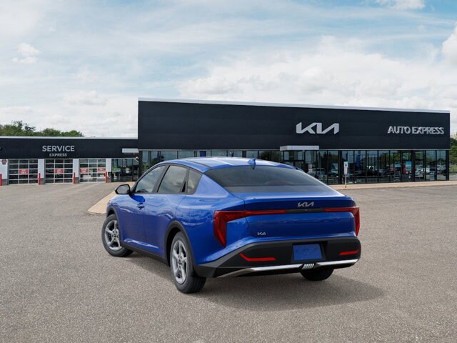 2025 Kia K4 LXS photo 2