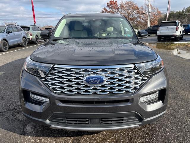 2020 Ford Explorer Platinum photo 2