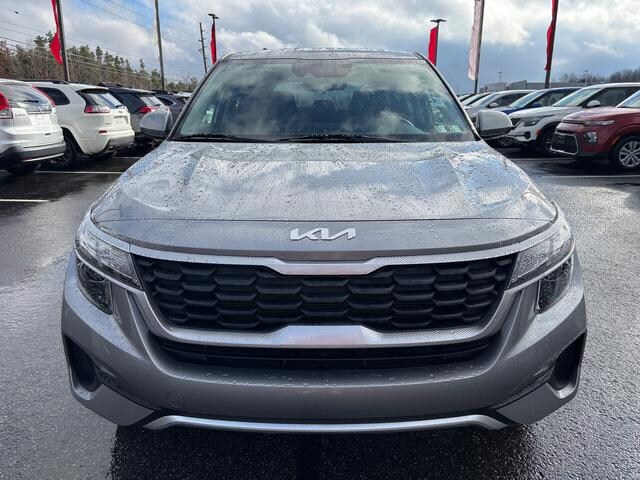 2022 Kia Seltos LX photo 2