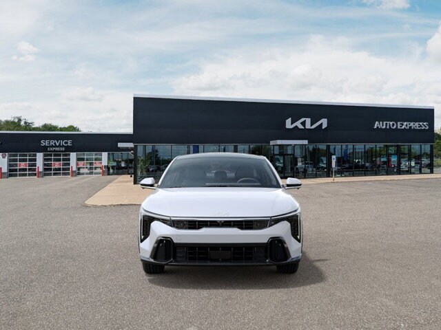 2025 Kia K4 GT-Line Turbo photo 2
