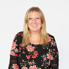 Staff member Regina Toombs from ID_eab0dce190d9