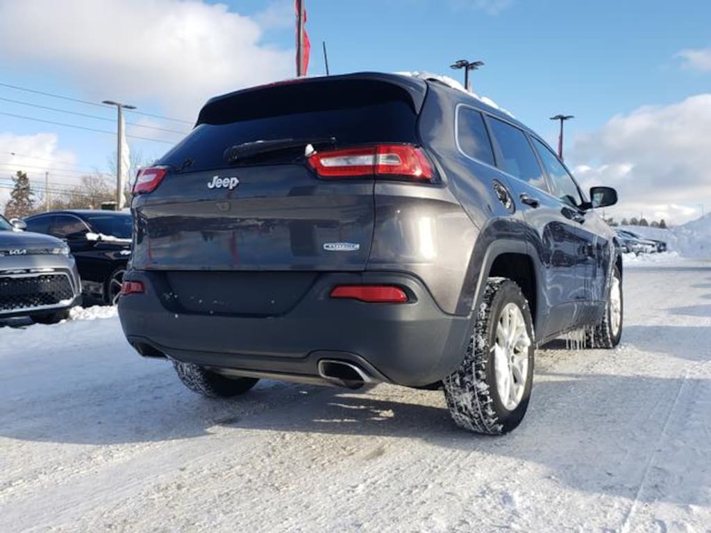 Used 2016 Jeep Cherokee FWD Latitude SUV