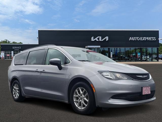 2021 Chrysler Voyager LXI's photo