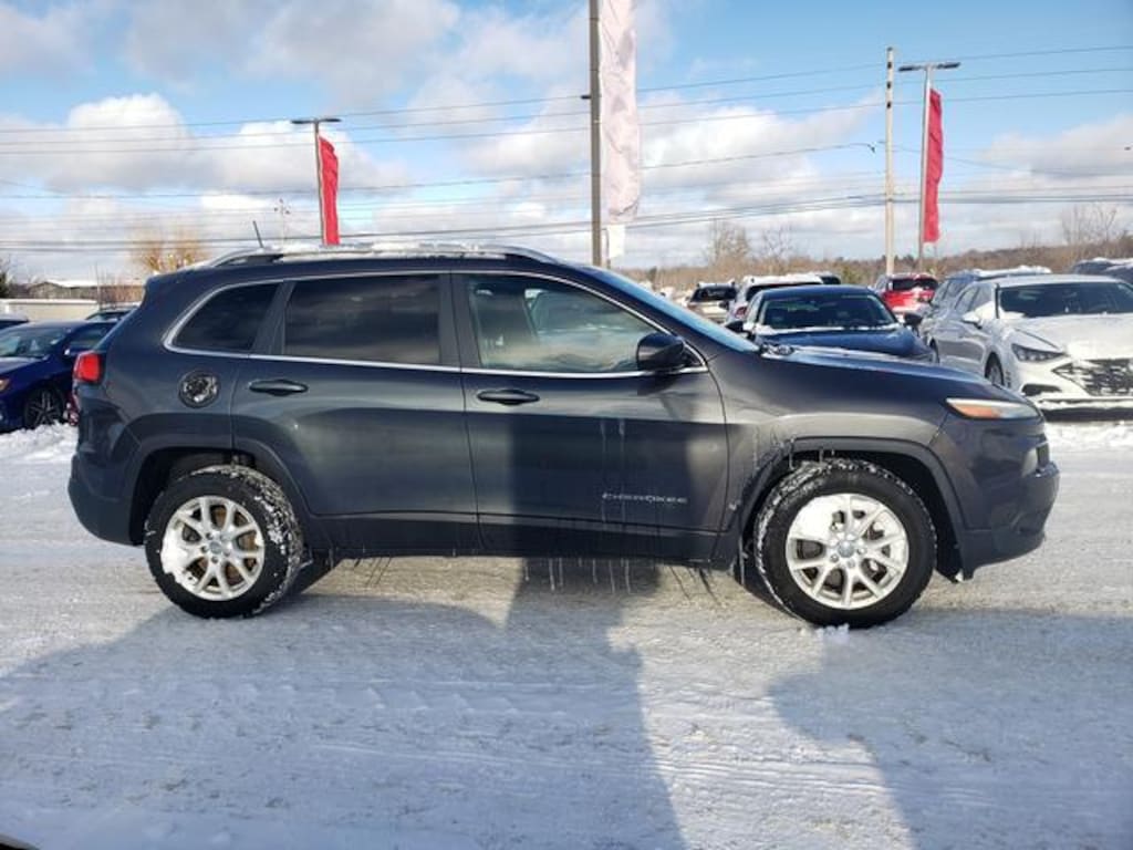 Used 2016 Jeep Cherokee FWD Latitude SUV