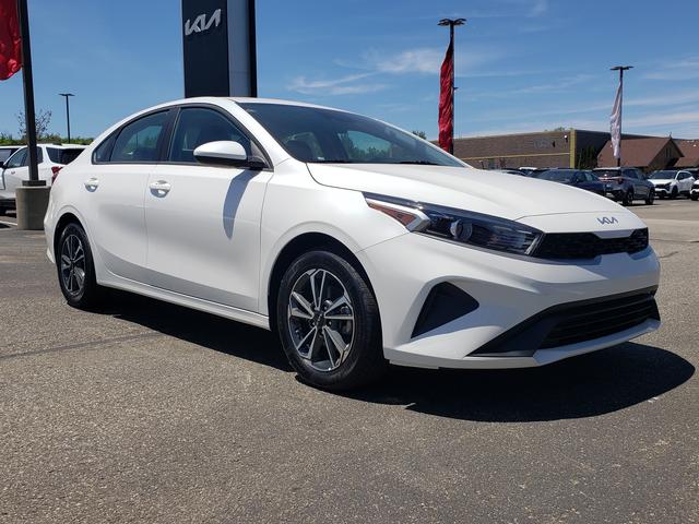 2024 Kia Forte LXS AT's photo