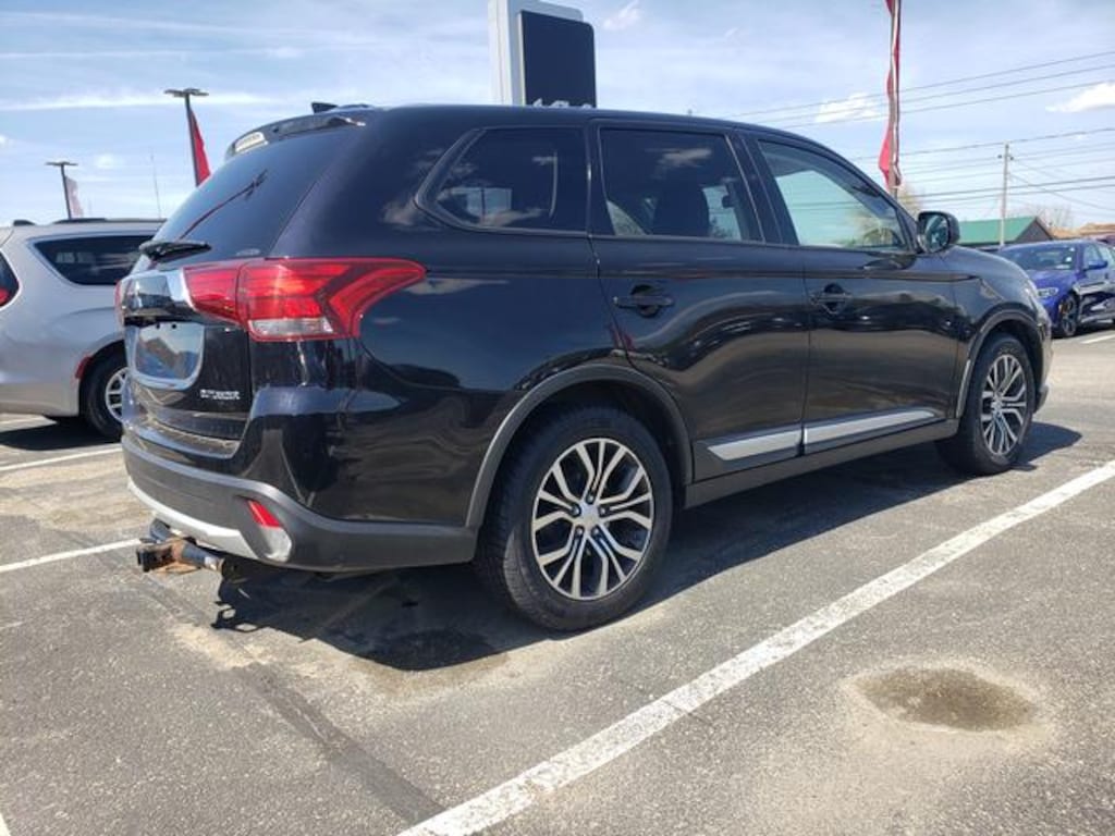 Used 2017 Mitsubishi Outlander ES S-AWC SUV