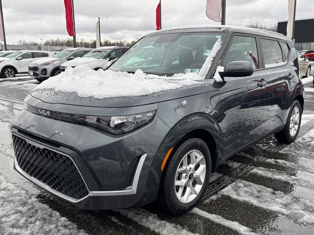 2025 Kia Soul LX S photo 3