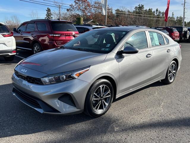 2023 Kia Forte LXS photo 3