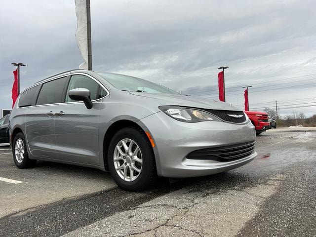 2020 Chrysler Voyager's photo