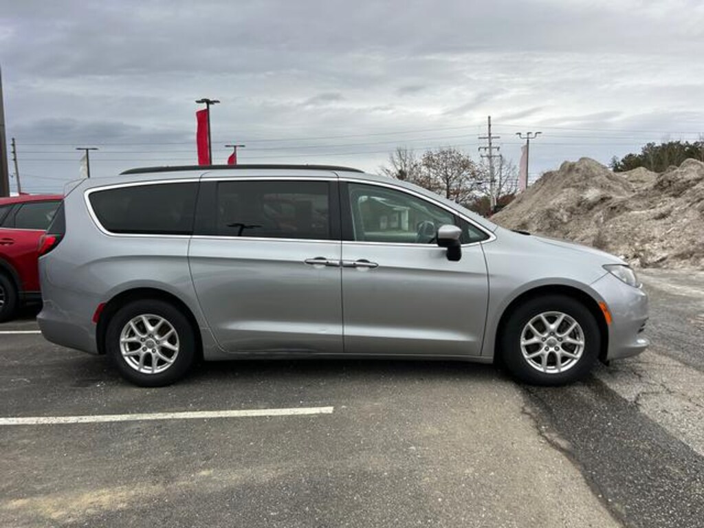 Used 2020 Chrysler Voyager LXI FWD Minivan