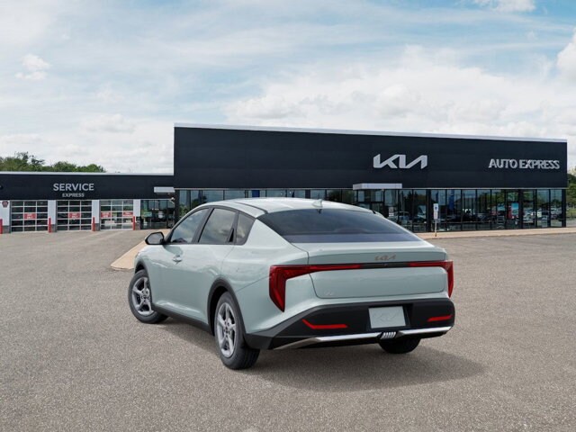 2025 Kia K4 LXS photo 2