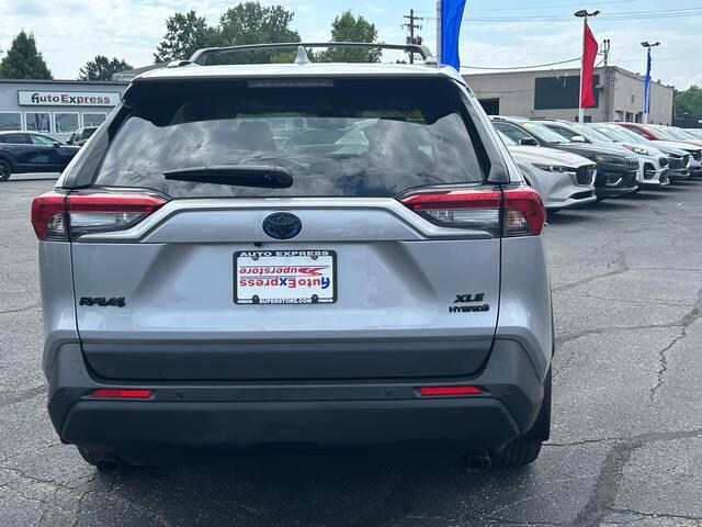 2024 Toyota RAV4 Hybrid XLE Premium photo 4