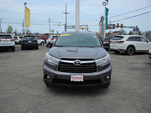 Used 2016 Toyota Highlander XLE with VIN 5TDJKRFH8GS312073 for sale in Erie, PA