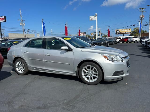 2014 Chevrolet Malibu 1LT photo 2