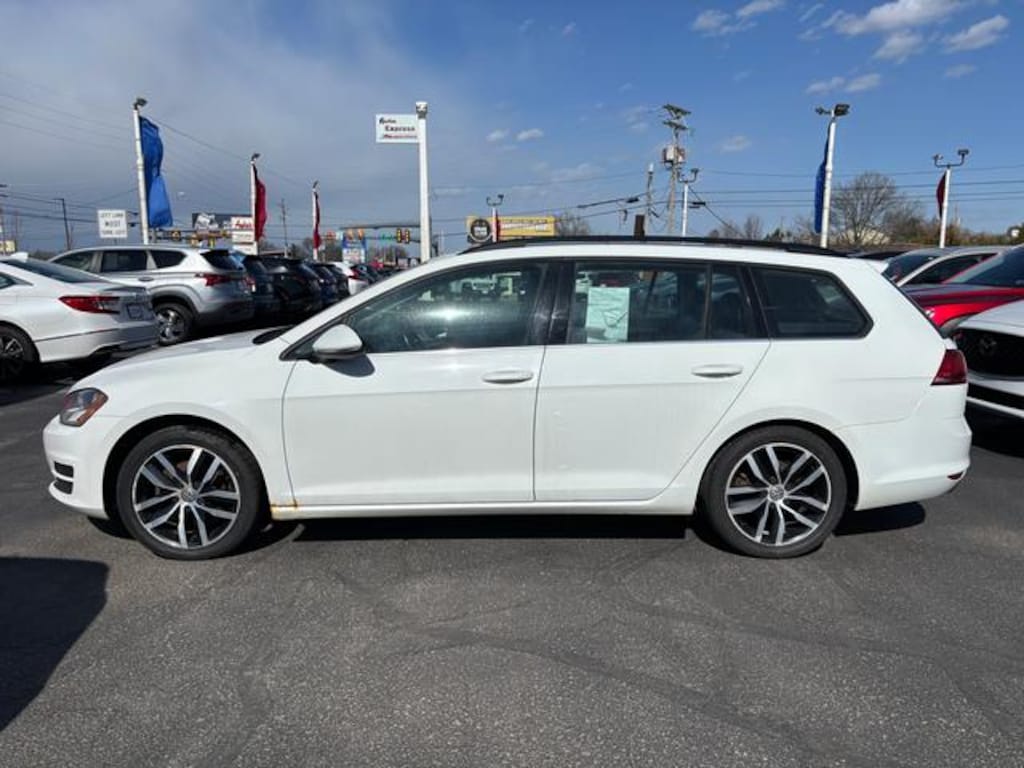 Used 2016 Volkswagen Golf SportWagen TSI S 4-Door Automatic Wagon