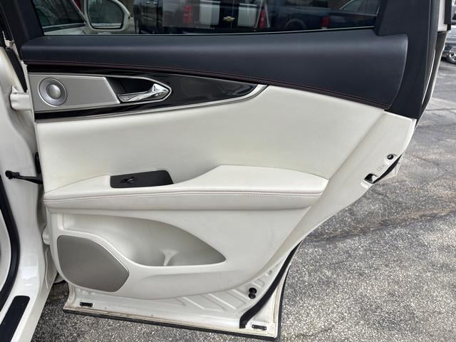 2016 Lincoln MKX  Confidential White 3C (Tri-Coat) at Solomon Chevrolet