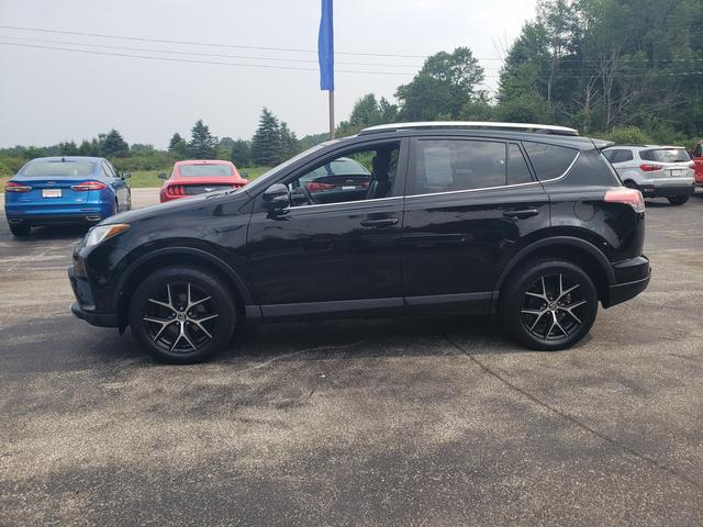 2016 Toyota RAV4 SE photo 3