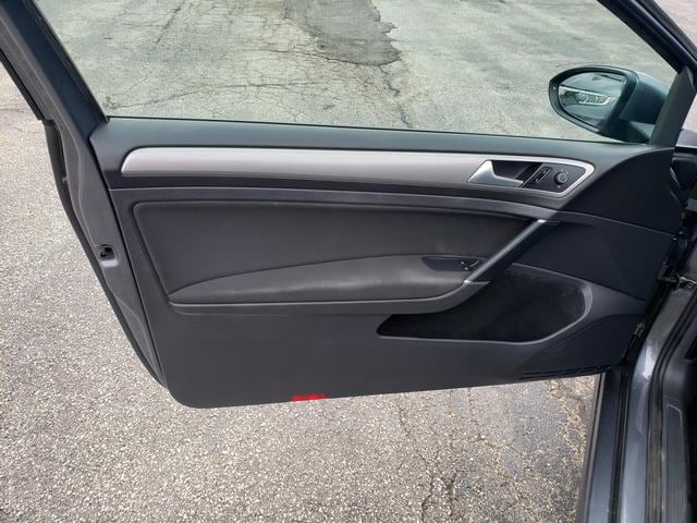 2015 Volkswagen Golf TSI S 2-Door - 11