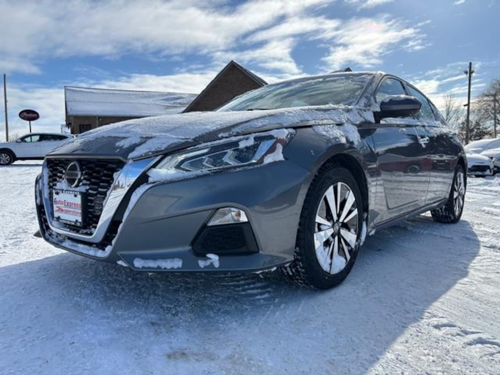 Used 2022 Nissan Altima 2.5 SV Sedan