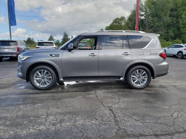 2019 Infiniti QX80 Luxe photo 3