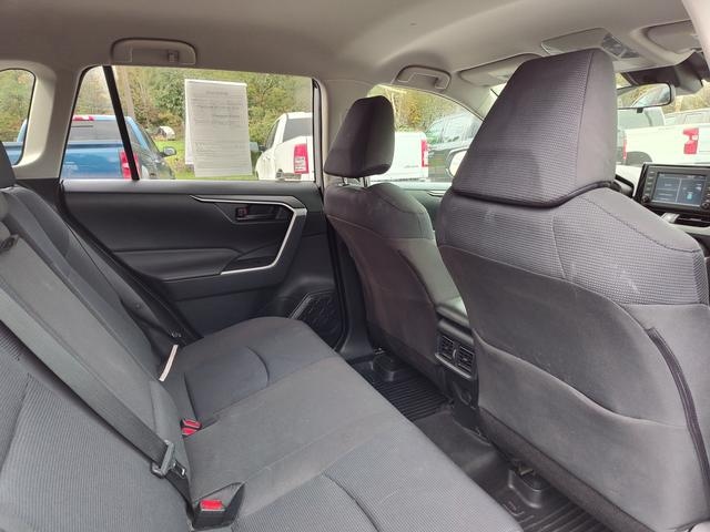 2019 Toyota RAV4 Hybrid photo 17 of 28
