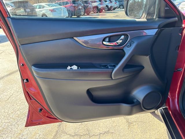 2019 Nissan Rogue SV - 9
