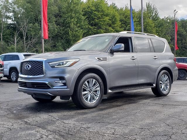 2019 Infiniti QX80 Luxe photo 2