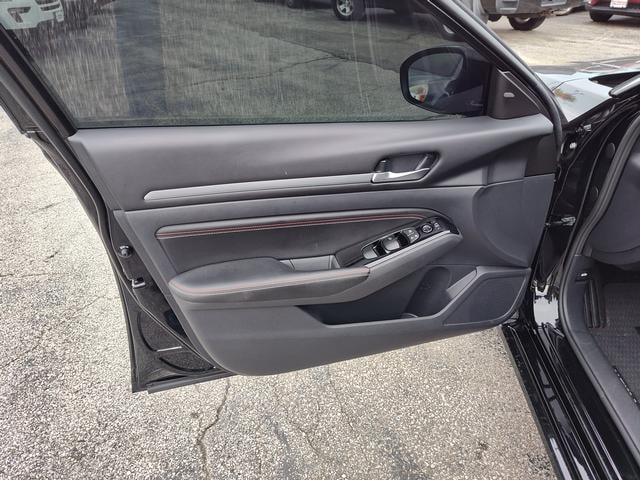 2023 Nissan Altima photo 12 of 28