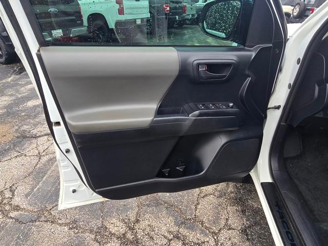 2016 Toyota Tacoma SR V6 - 11