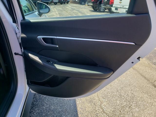 2022 Hyundai Sonata SE Quartz White at Braxton Motor Co