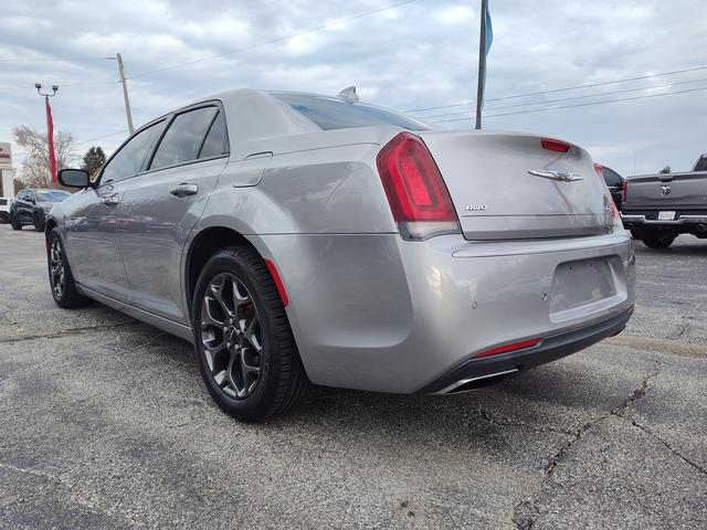 2017 Chrysler 300 photo 5 of 27