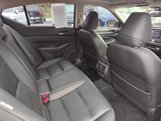 2019 Nissan Altima photo 16 of 28
