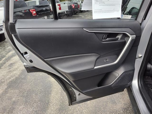 2019 Toyota RAV4 Hybrid photo 14 of 28