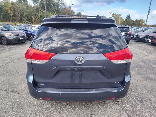 2014 Toyota Sienna photo 6 of 28