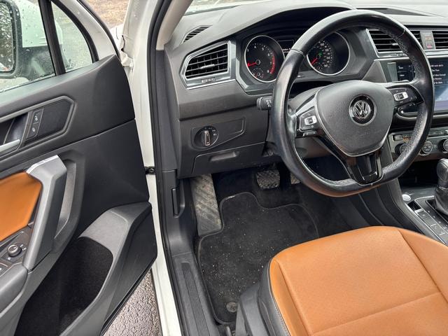 2019 Volkswagen Tiguan 2.0T SE 4MOTION White at Solomon Chevrolet