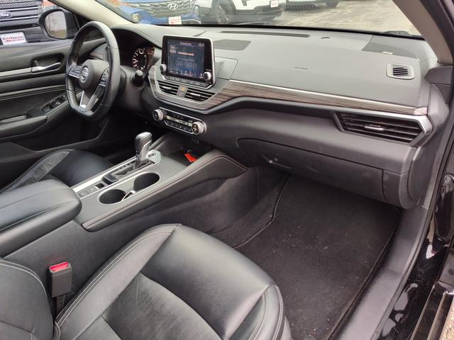 2019 Nissan Altima photo 18 of 28