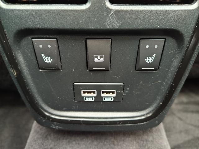 2017 Chrysler 300 photo 14 of 27