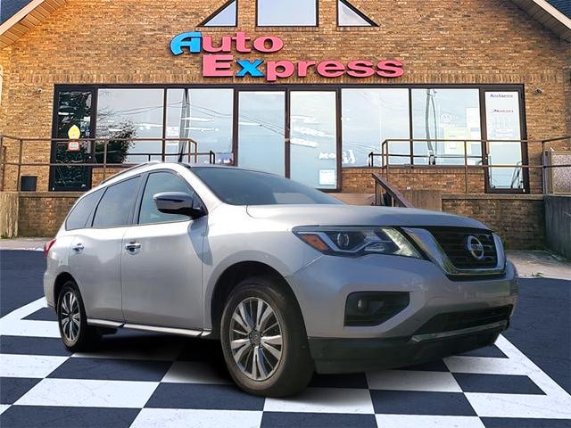 2019 Nissan Pathfinder SV - 0