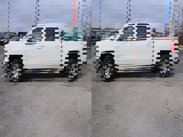 2018 Chevrolet Silverado 1500 photo 2