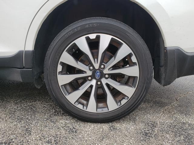 2017 Subaru Outback 3.6R Limited with - 10