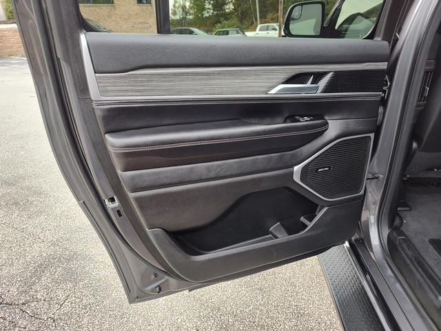 2024 Jeep Wagoneer L photo 15 of 28