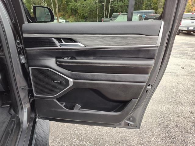 2024 Jeep Wagoneer L photo 19 of 28