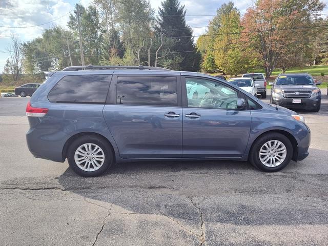2014 Toyota Sienna photo 8 of 28