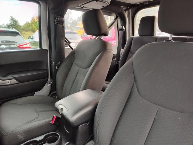 2016 Jeep Wrangler JK photo 24 of 28