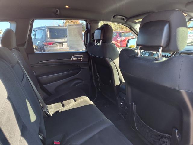 2016 Jeep Grand Cherokee photo 16 of 27