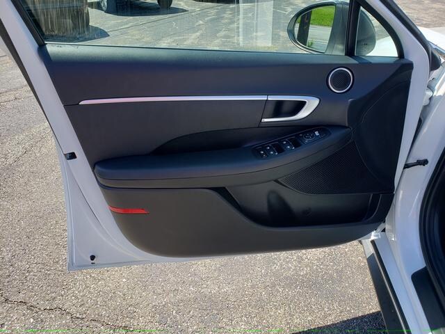 2022 Hyundai Sonata SE Quartz White at Braxton Motor Co